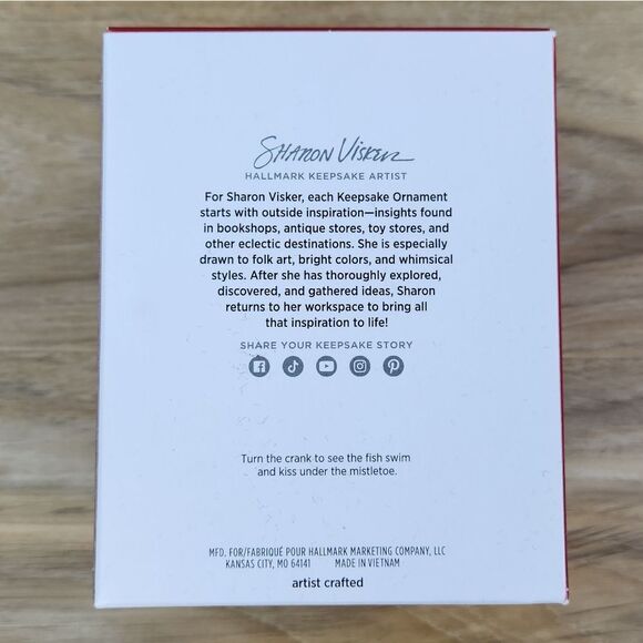 🔥NIB Hallmark "Mistletoe Fishmas" Keepsake Ornament - Picture 7 of 11